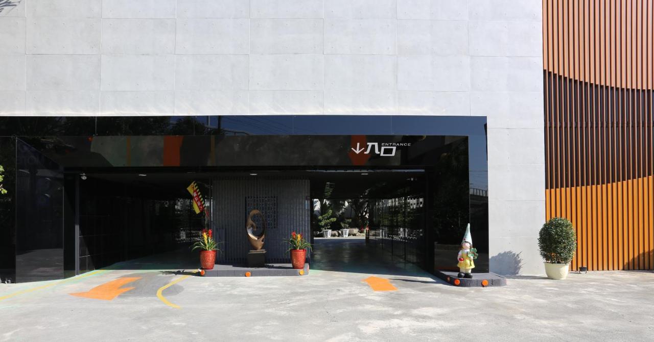Go Shine Motel Pingtung ภายนอก รูปภาพ
